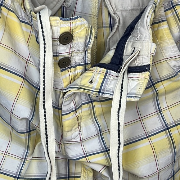 Men’s Abercrombie & Fitch Button Fly 4 Pocket Flat Front Yellow Plaid Shorts - Picture 2 of 11